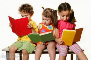 509570 341 300x200 - چگونه کودکم را به کتاب خواندن علاقه مند کنم؟